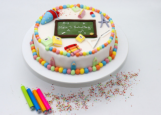 Torte für den Schulbeginn - Sachertorte mit Deko