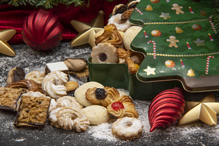 Weihnachtskekse mit einer wunderschönen Dose zur Weihnachtszeit im Kaffeehaus Wien - in der Conditorei Sluka