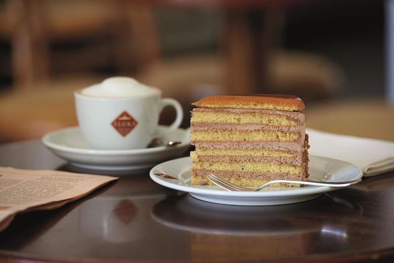 Dobostorte und Kaffe in der Kärntnerstrasse