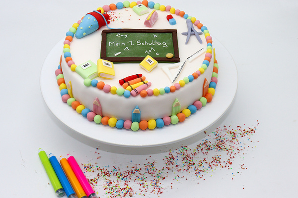Torte für den Schulbeginn - Sachertorte mit Deko