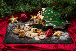 Weihnachtskekse zur Weihnachtszeit im Kaffeehaus Wien - in der Conditorei Sluka