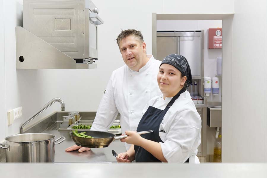 Jungkoch in der Conditorei Sluka - Kaffeehaus Wien 