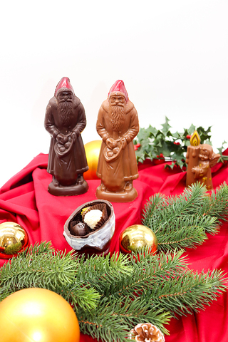 Schokonikolaus zur Weihnachtszeit im Kaffeehaus Wien - in der Conditorei Sluka 